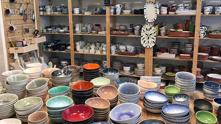 Ceramicas na Linha offers shoppers a treasure trove of locally made Portuguese ceramics. // © 2018 Valerie Chen