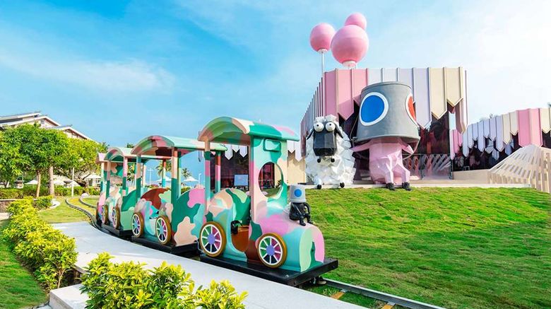 <b>Hilton Sanya Yalong Bay Resort & Spa Restaurant</b>. Images powered by <a href=_-5.html title="IcePortal" target="_blank">IcePortal</a>.