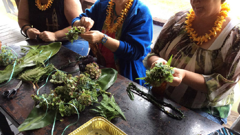 Learn about Hawaii crafts on Volcano Art Center’s porch. // © 2016 Volcano Art Center