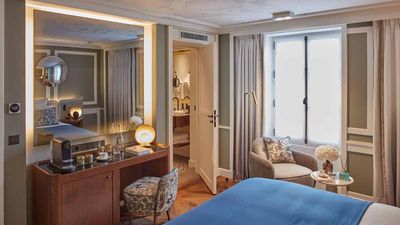 versaileshotellumieres