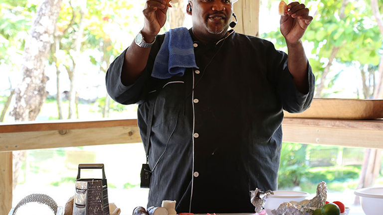 The Roatan tour also includes a cooking demonstration with chef Samuel, a local who teaches guest how to prepare shrimp. // © 2017 Mindy Poder