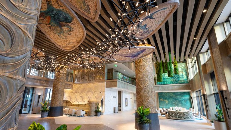 Wayfinding elements are presented in the lobby through carved pillars and an installation depicting native land and sea creatures in a Polynesian tattoo style.